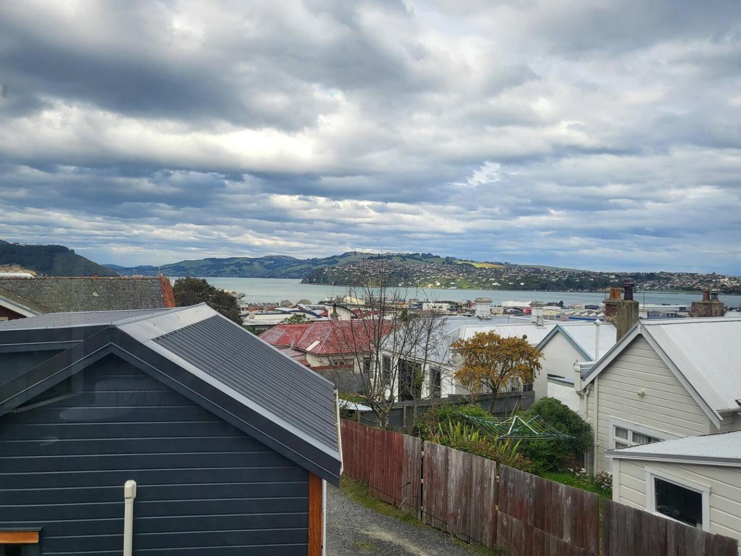A Stones Throw From Town A-Frame Apartment Dunedin Luaran gambar